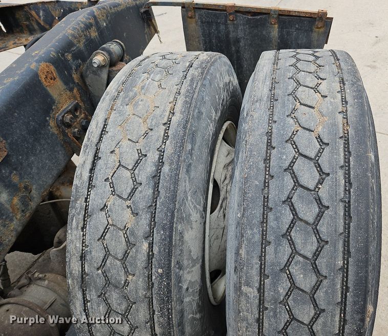 image for item NZ9041 2011 Western Star 4900EX  semi truck