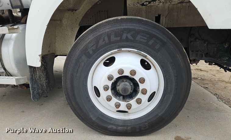 image for item NZ9041 2011 Western Star 4900EX  semi truck