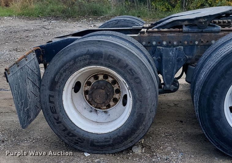 image for item NZ9041 2011 Western Star 4900EX  semi truck