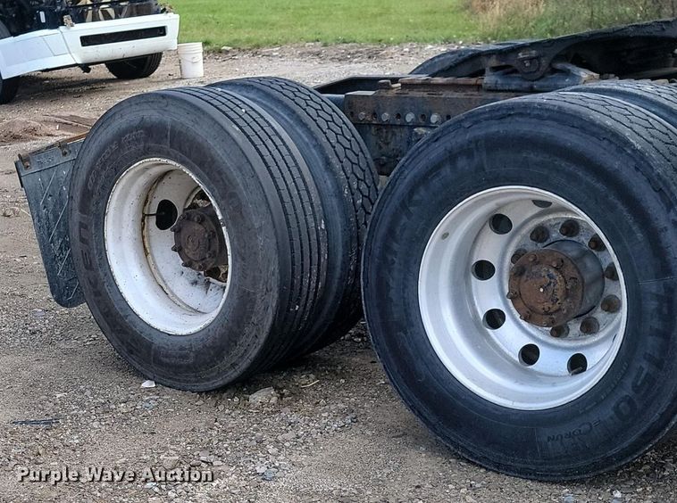 image for item NZ9041 2011 Western Star 4900EX  semi truck