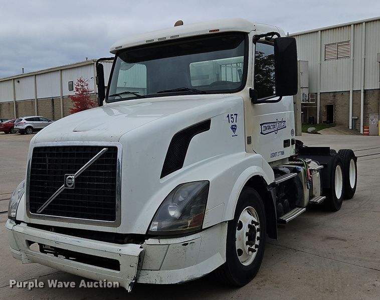 image for item NZ9042 2014 Volvo VNL  semi truck