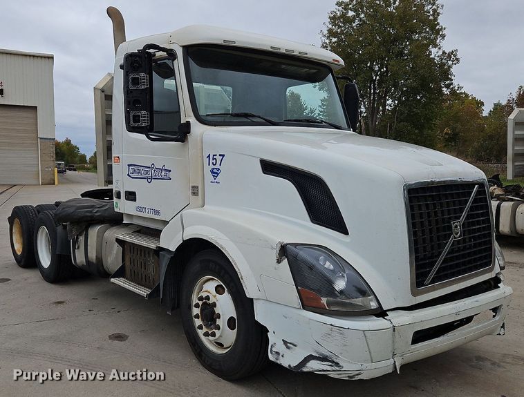 image for item NZ9042 2014 Volvo VNL  semi truck