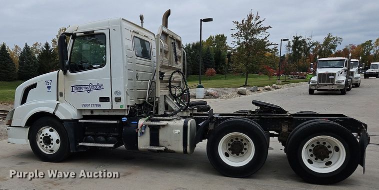 image for item NZ9042 2014 Volvo VNL  semi truck