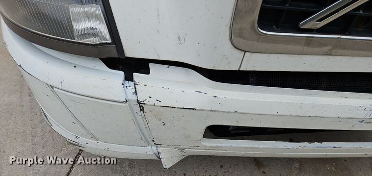 image for item NZ9042 2014 Volvo VNL  semi truck