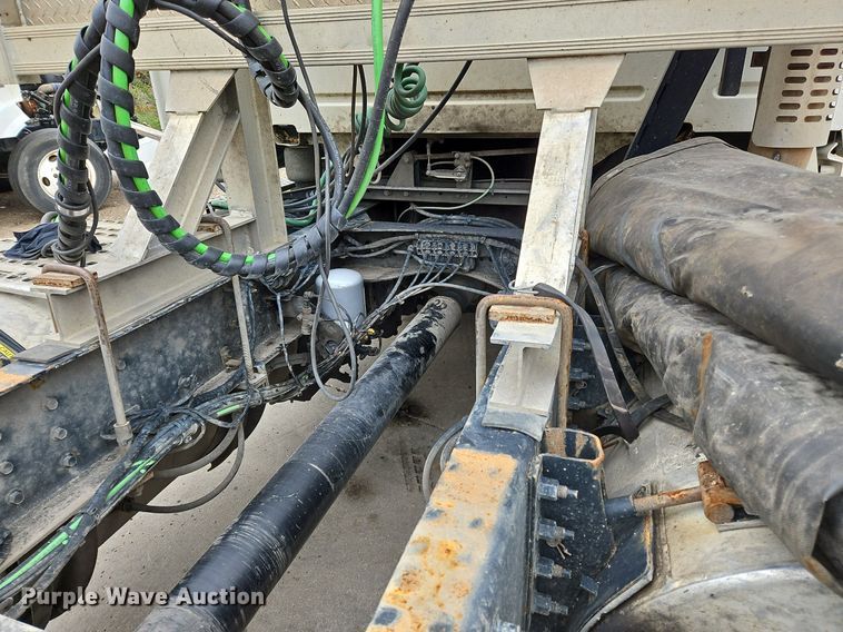 image for item NZ9042 2014 Volvo VNL  semi truck