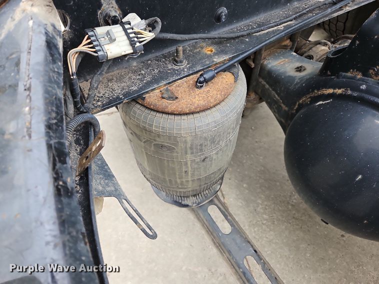 image for item NZ9042 2014 Volvo VNL  semi truck