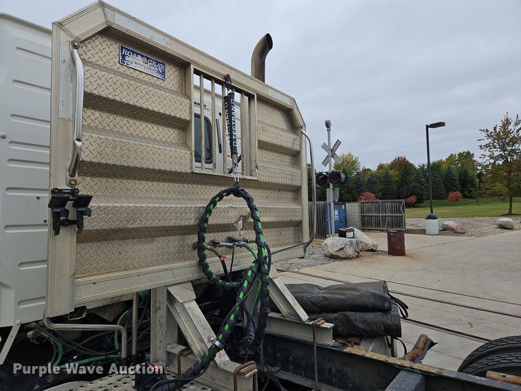 image for item NZ9042 2014 Volvo VNL  semi truck