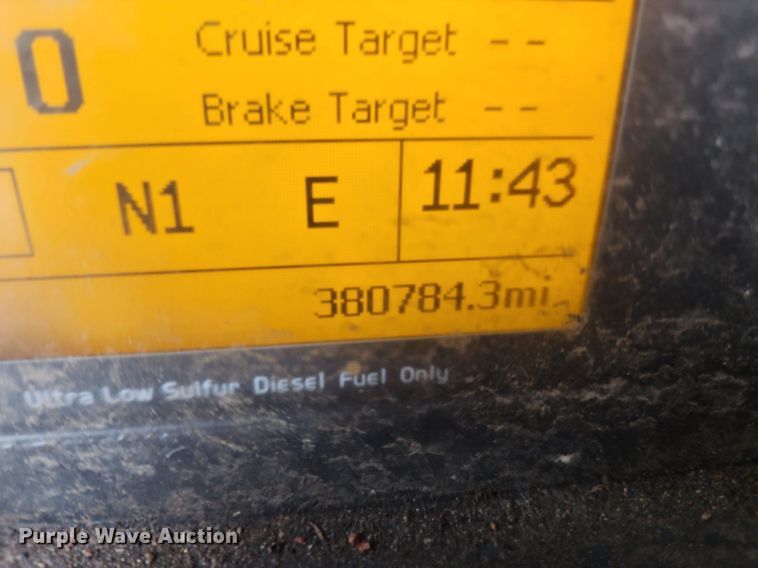 image for item NZ9042 2014 Volvo VNL  semi truck