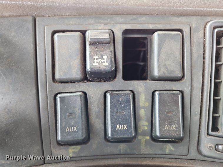 image for item NZ9042 2014 Volvo VNL  semi truck