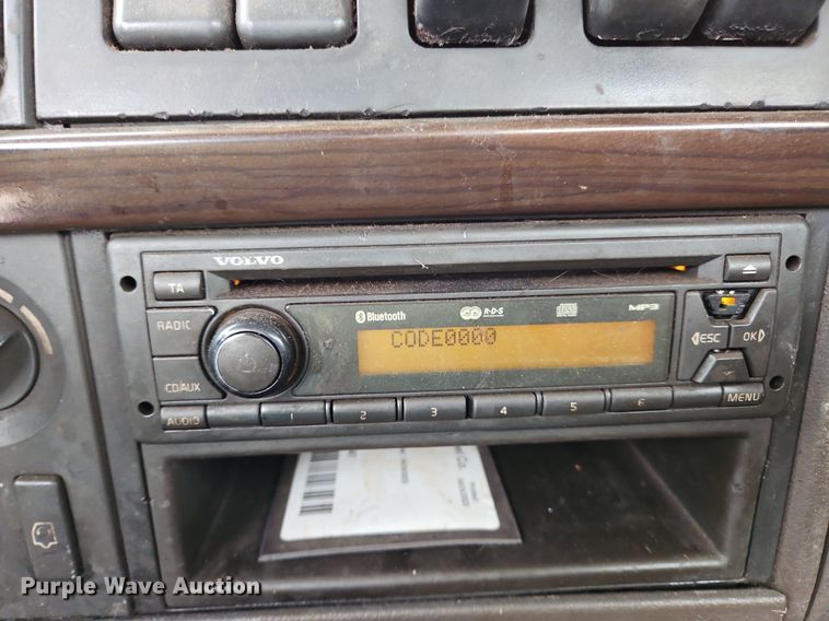 image for item NZ9042 2014 Volvo VNL  semi truck