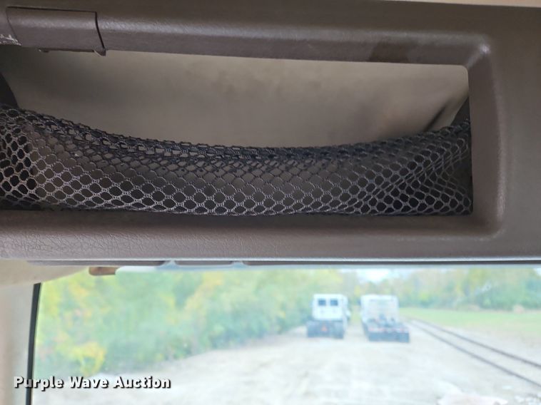 image for item NZ9042 2014 Volvo VNL  semi truck