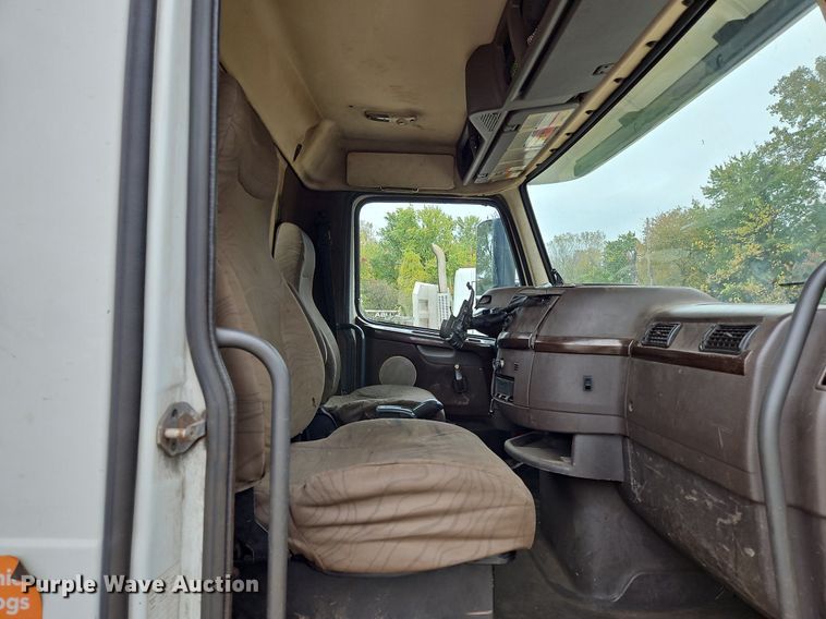 image for item NZ9042 2014 Volvo VNL  semi truck