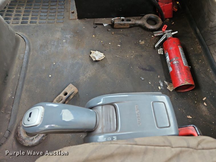 image for item NZ9042 2014 Volvo VNL  semi truck