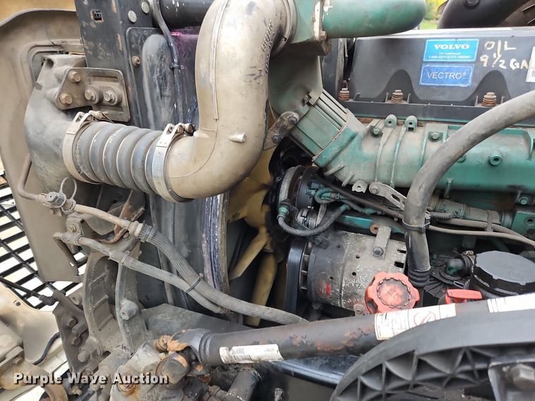 image for item NZ9042 2014 Volvo VNL  semi truck