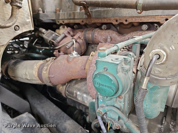 image for item NZ9042 2014 Volvo VNL  semi truck