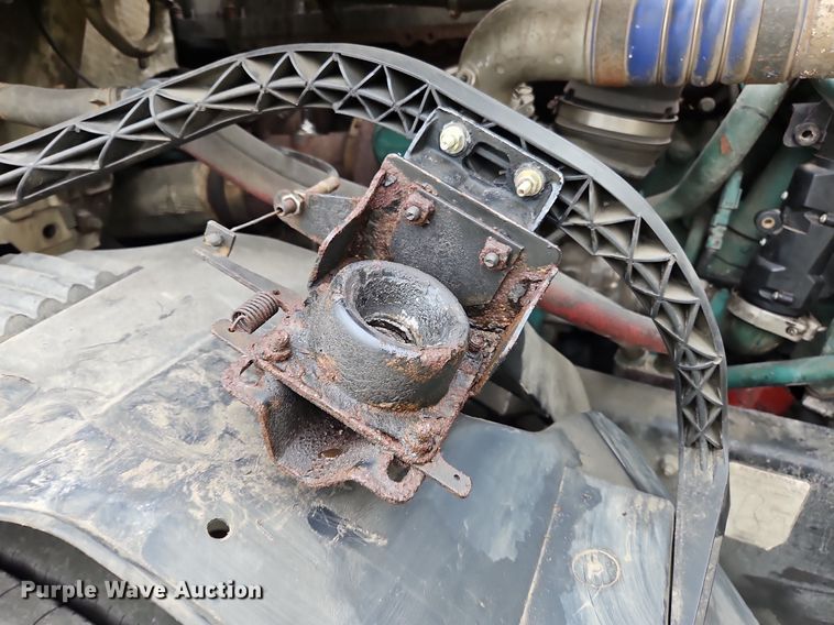 image for item NZ9042 2014 Volvo VNL  semi truck