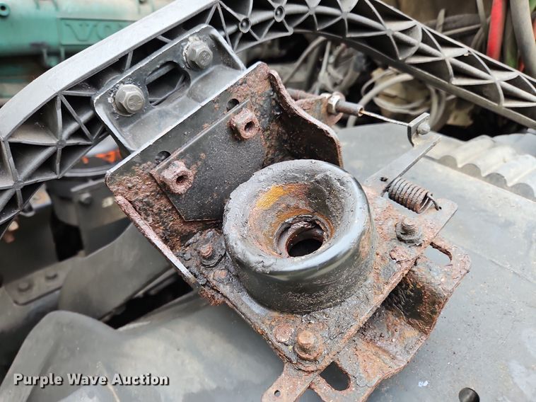 image for item NZ9042 2014 Volvo VNL  semi truck