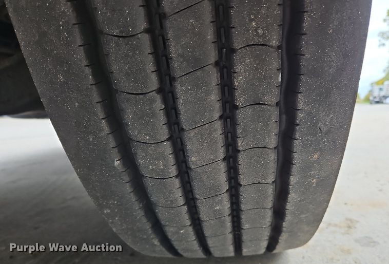 image for item NZ9042 2014 Volvo VNL  semi truck