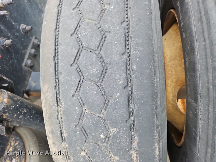 image for item NZ9042 2014 Volvo VNL  semi truck