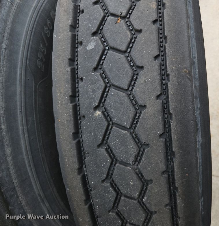 image for item NZ9042 2014 Volvo VNL  semi truck