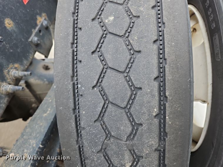 image for item NZ9042 2014 Volvo VNL  semi truck