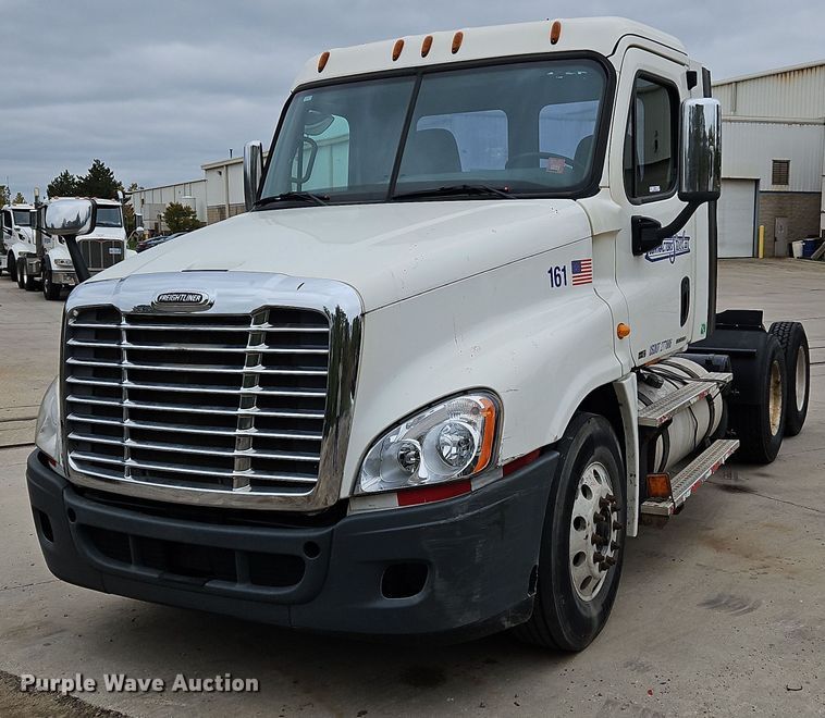 image for item NZ9043 2012 Freightliner Cascadia  semi truck