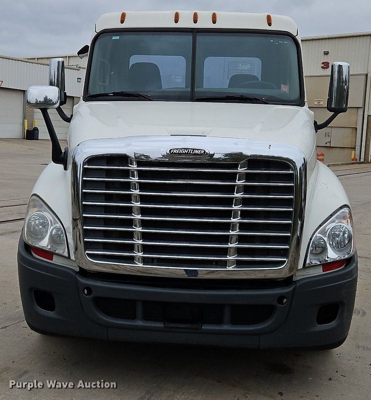 image for item NZ9043 2012 Freightliner Cascadia  semi truck