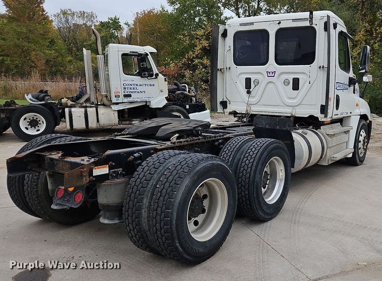 image for item NZ9043 2012 Freightliner Cascadia  semi truck