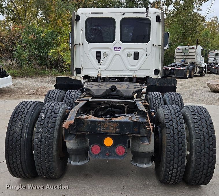 image for item NZ9043 2012 Freightliner Cascadia  semi truck