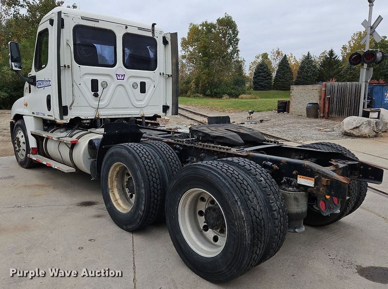 image for item NZ9043 2012 Freightliner Cascadia  semi truck