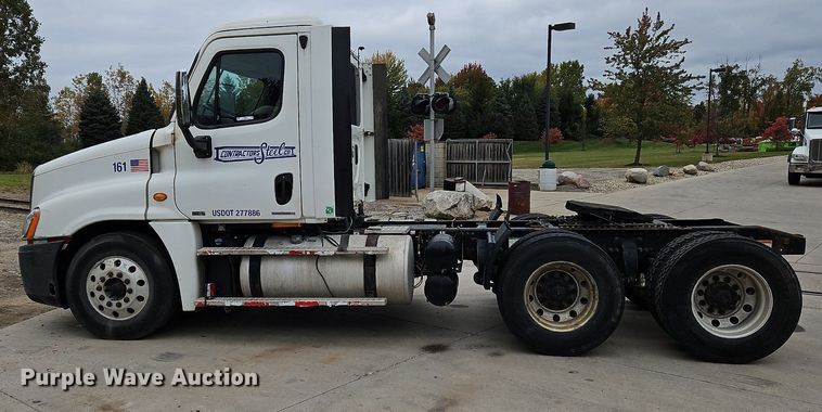 image for item NZ9043 2012 Freightliner Cascadia  semi truck