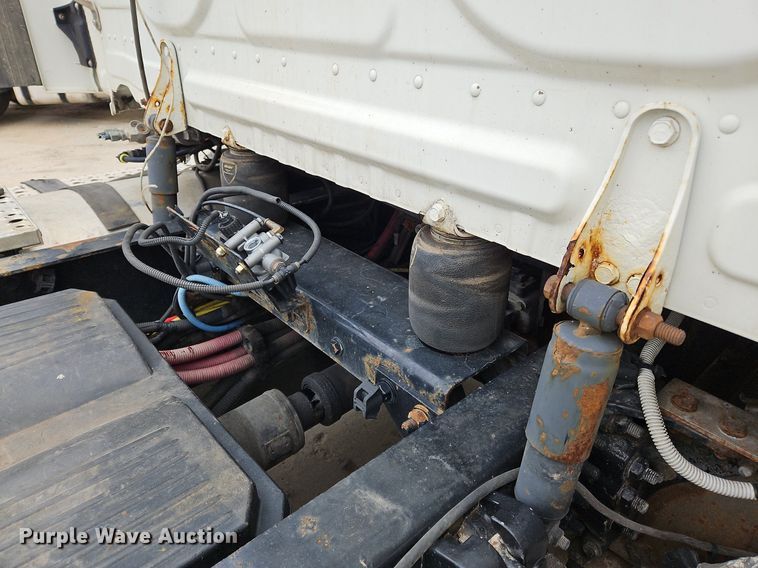 image for item NZ9043 2012 Freightliner Cascadia  semi truck