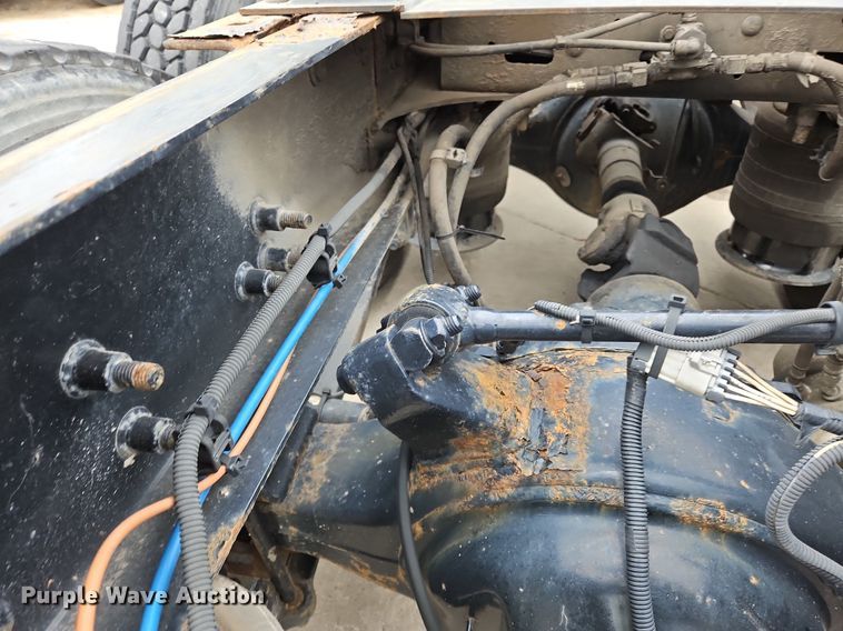 image for item NZ9043 2012 Freightliner Cascadia  semi truck