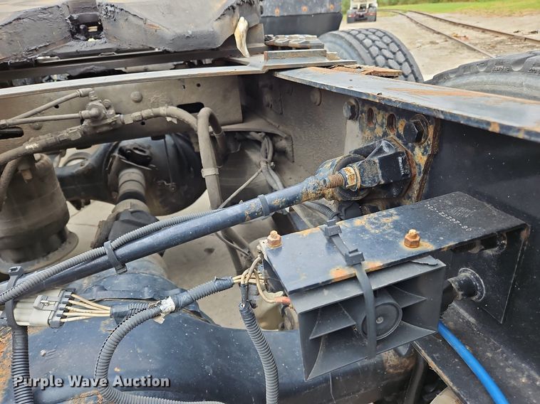 image for item NZ9043 2012 Freightliner Cascadia  semi truck