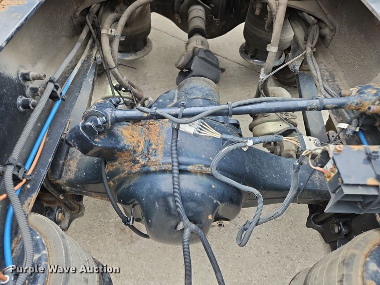 image for item NZ9043 2012 Freightliner Cascadia  semi truck