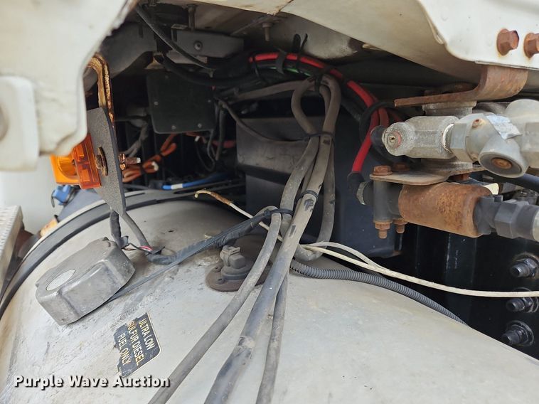 image for item NZ9043 2012 Freightliner Cascadia  semi truck