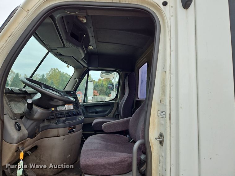 image for item NZ9043 2012 Freightliner Cascadia  semi truck