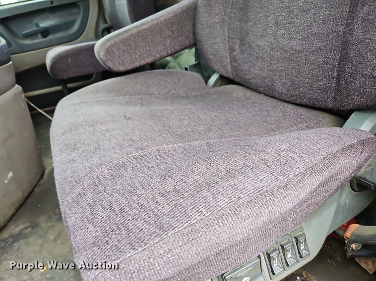 image for item NZ9043 2012 Freightliner Cascadia  semi truck