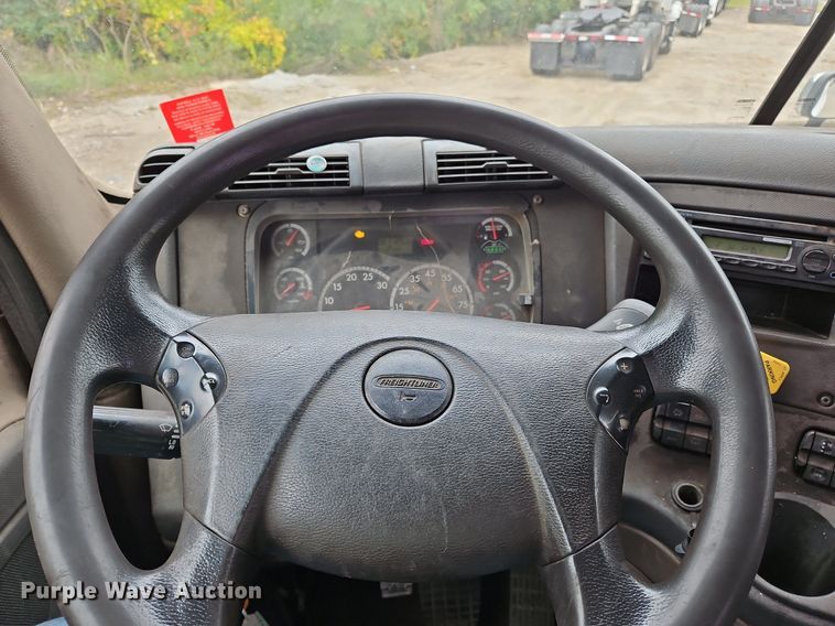 image for item NZ9043 2012 Freightliner Cascadia  semi truck