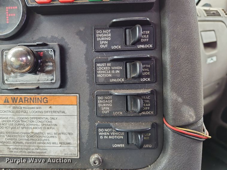 image for item NZ9043 2012 Freightliner Cascadia  semi truck