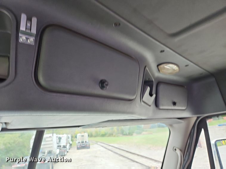 image for item NZ9043 2012 Freightliner Cascadia  semi truck