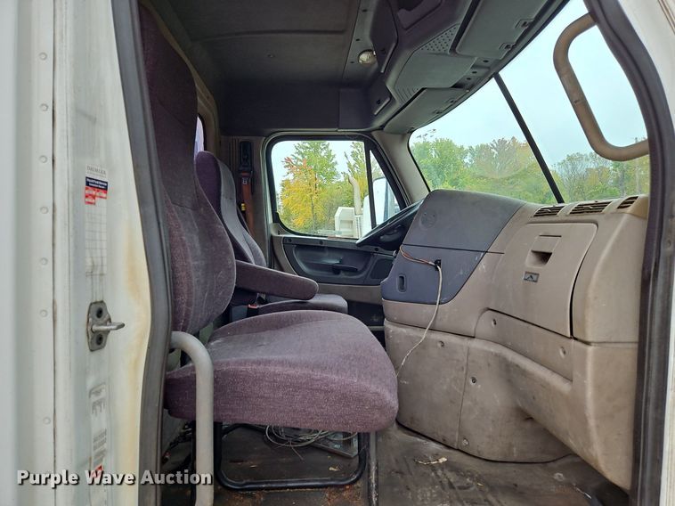 image for item NZ9043 2012 Freightliner Cascadia  semi truck