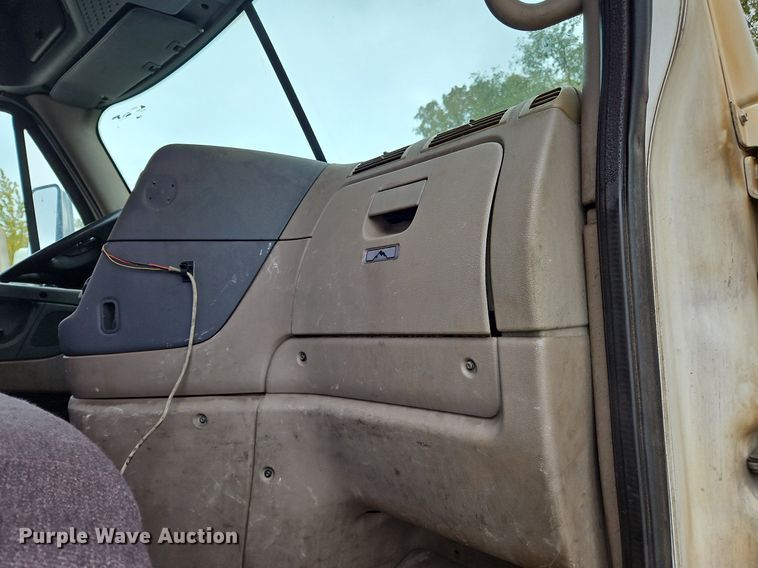 image for item NZ9043 2012 Freightliner Cascadia  semi truck