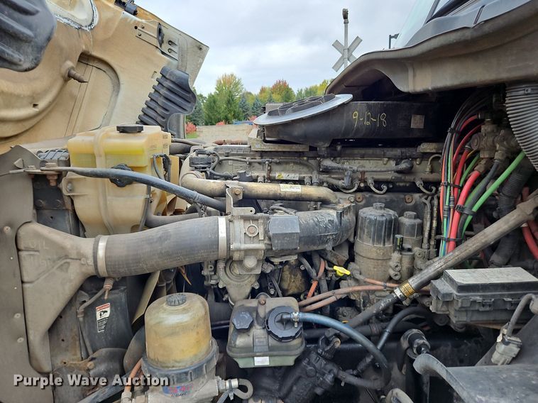 image for item NZ9043 2012 Freightliner Cascadia  semi truck