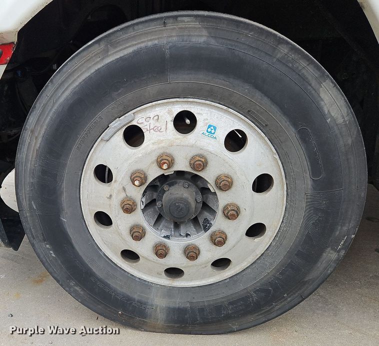 image for item NZ9043 2012 Freightliner Cascadia  semi truck