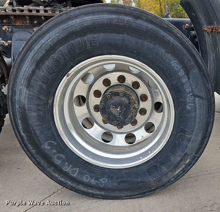 image for item NZ9043 2012 Freightliner Cascadia  semi truck