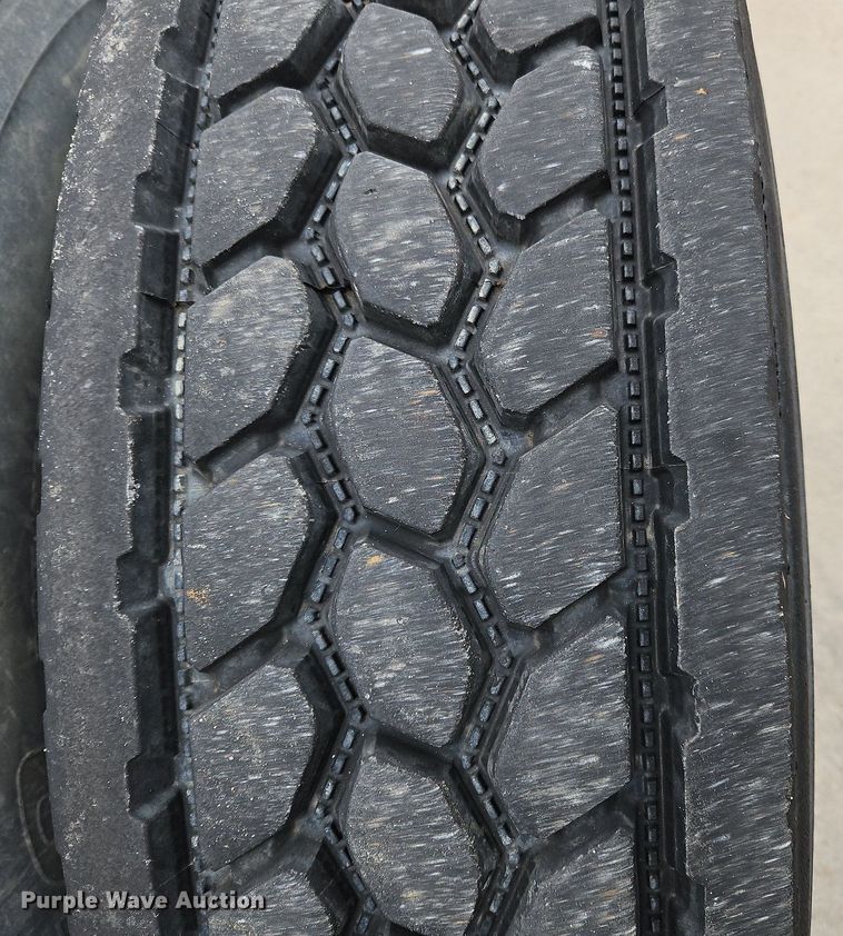 image for item NZ9043 2012 Freightliner Cascadia  semi truck