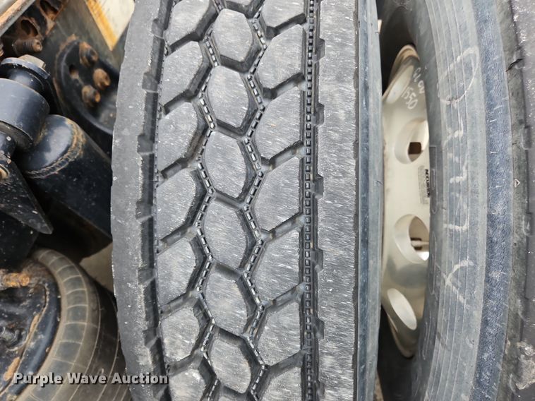 image for item NZ9043 2012 Freightliner Cascadia  semi truck