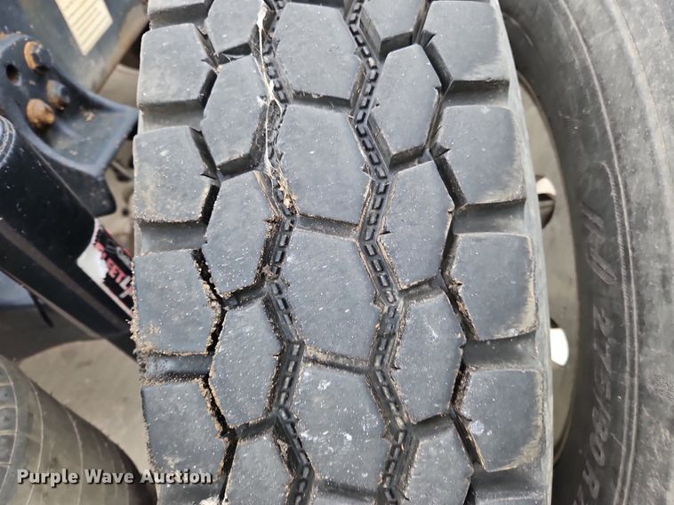 image for item NZ9043 2012 Freightliner Cascadia  semi truck