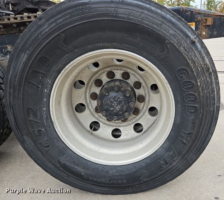 image for item NZ9043 2012 Freightliner Cascadia  semi truck